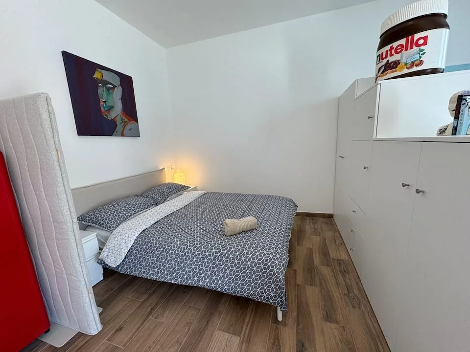 Blue — möblierte Wohnung in Mailand — Schlafzimmer