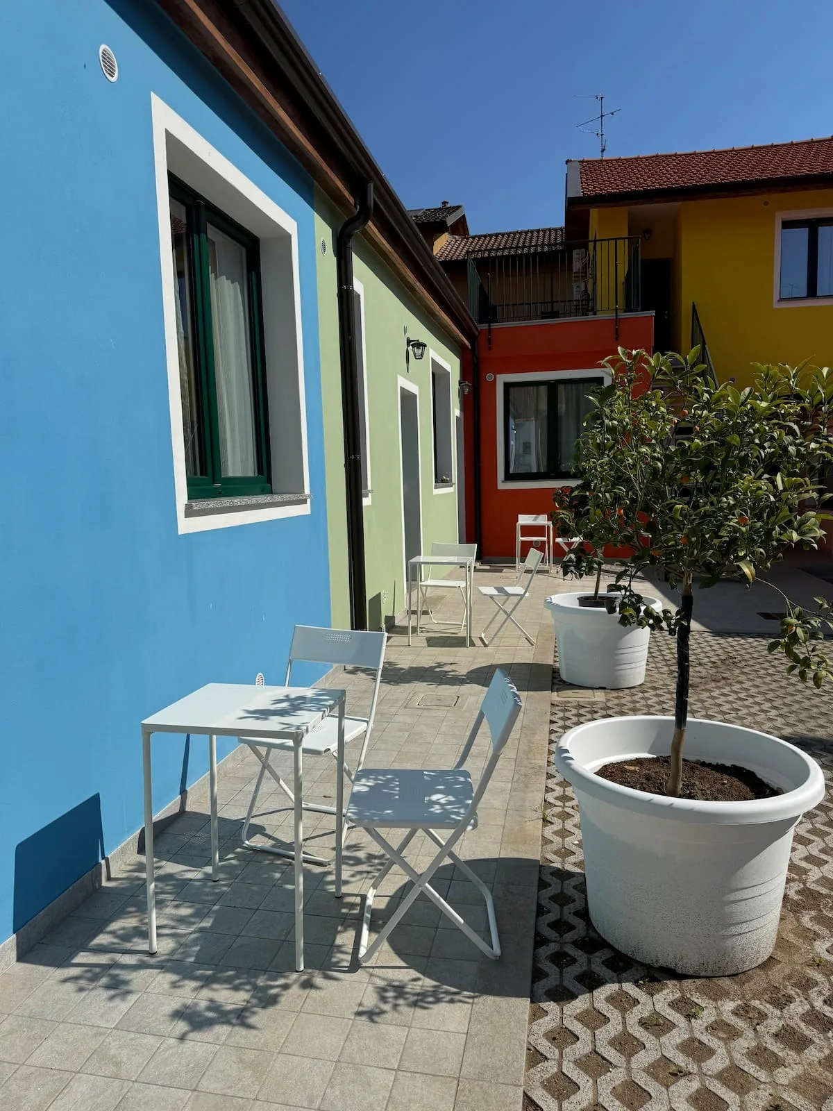 Blue — möblierte Wohnung in Mailand — Innenhof