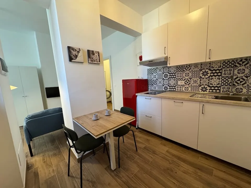 Orange — appartamento arredato a Milano — cucina