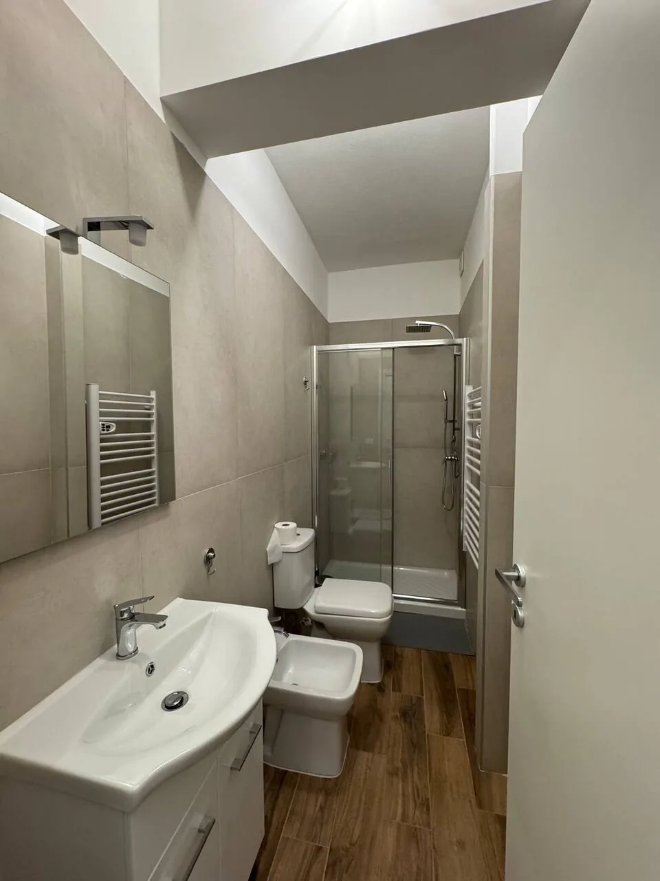 Orange — appartamento arredato a Milano — bagno