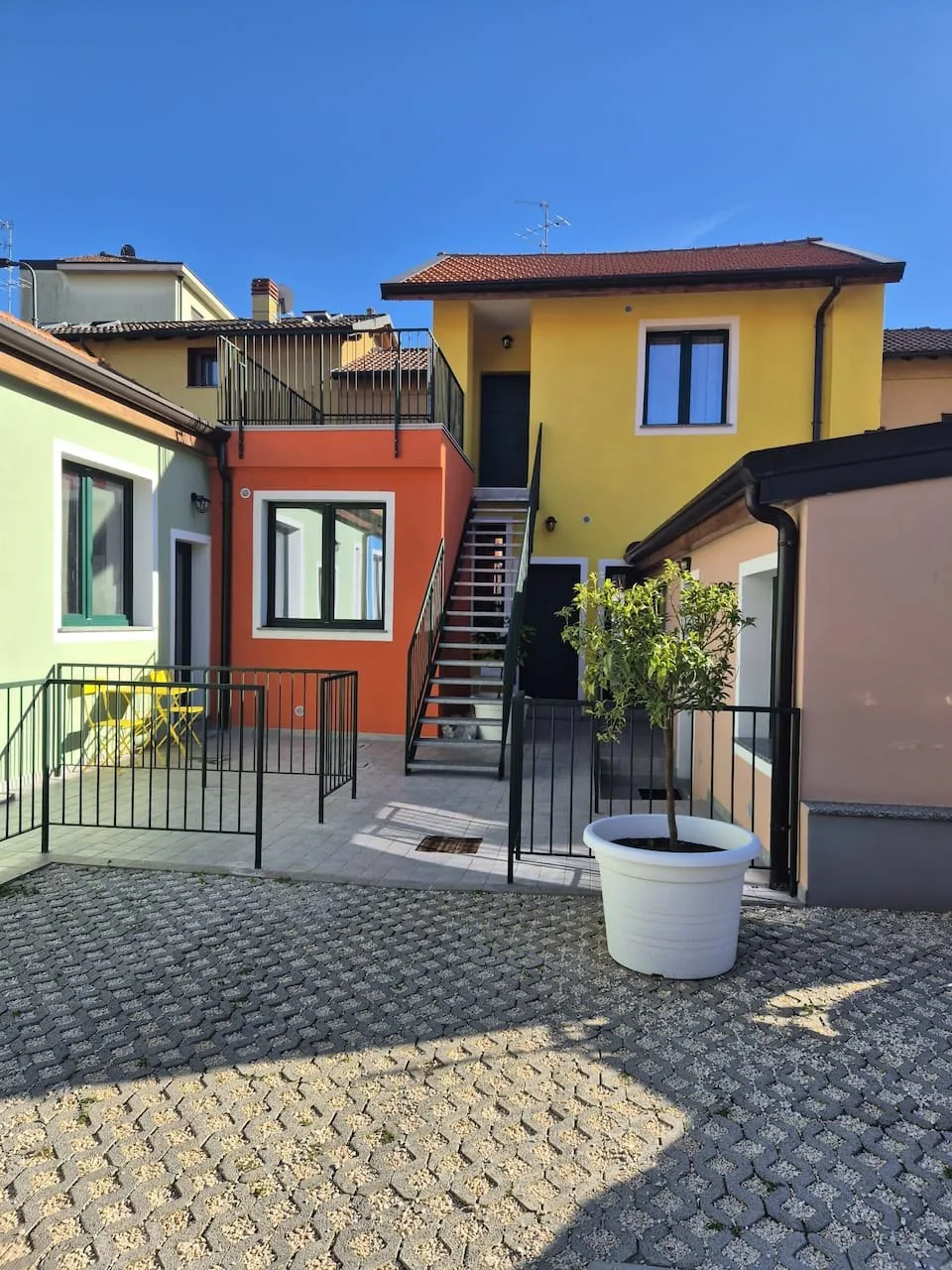 Terrace — möblierte Wohnung in Mailand — Innenhof